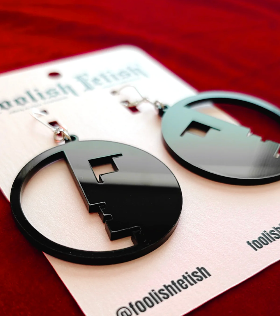 Foolish Fetish – wholesale Hängande örhängen – Bauhaus Hoop-örhängen i två storlekar 2" eller 3"3