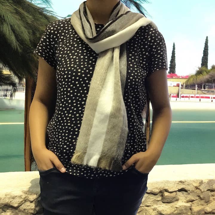 Châle en alpaga multicolore beige pour la vente par OldTribes