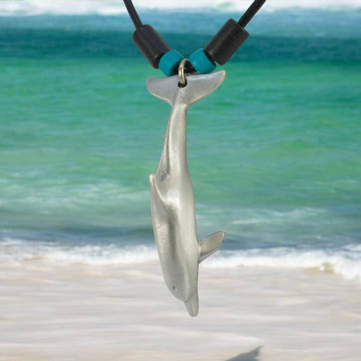 Tinnen dolfijn/Blk koord met kralen voor wholesale door Big Blue by Roland St John