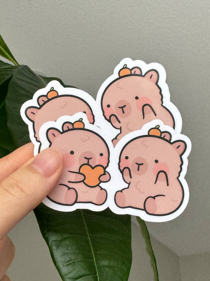 Autocollant Couple de Capybaras pour la vente par iristocat