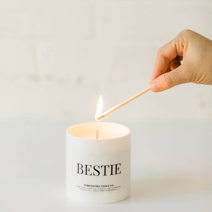 Bubble Gum+vanille-sojakaars | Keramische pot+doos | 11 oz voor wholesale door Terradomi Candle Co.