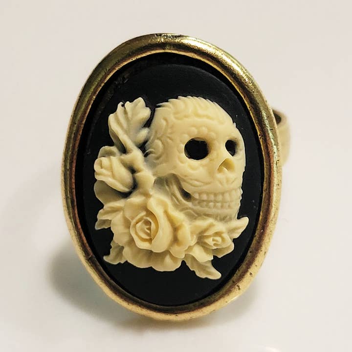 Anillo de camafeo grande con forma de calavera y flores para venta al por mayor de Fizz