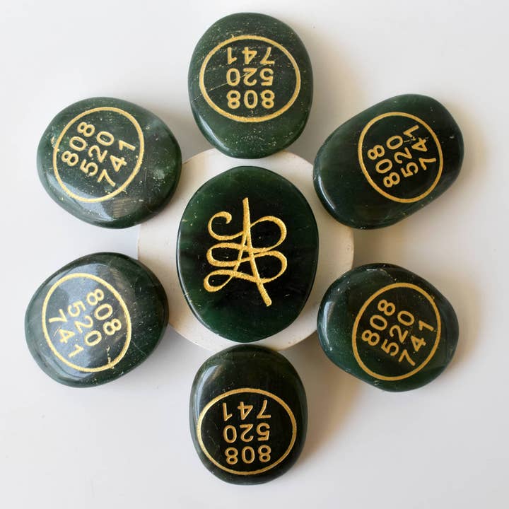 Soothing Crystals – Engroshandel Spirituelle sten og krystaller – Poleret grøn Jade Zibu sten, Oval form Zibu krystaller1