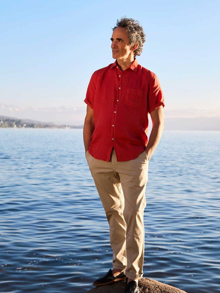 Camicia Praia in lino rosso per la vendita all'ingrosso da parte di CARPASUS