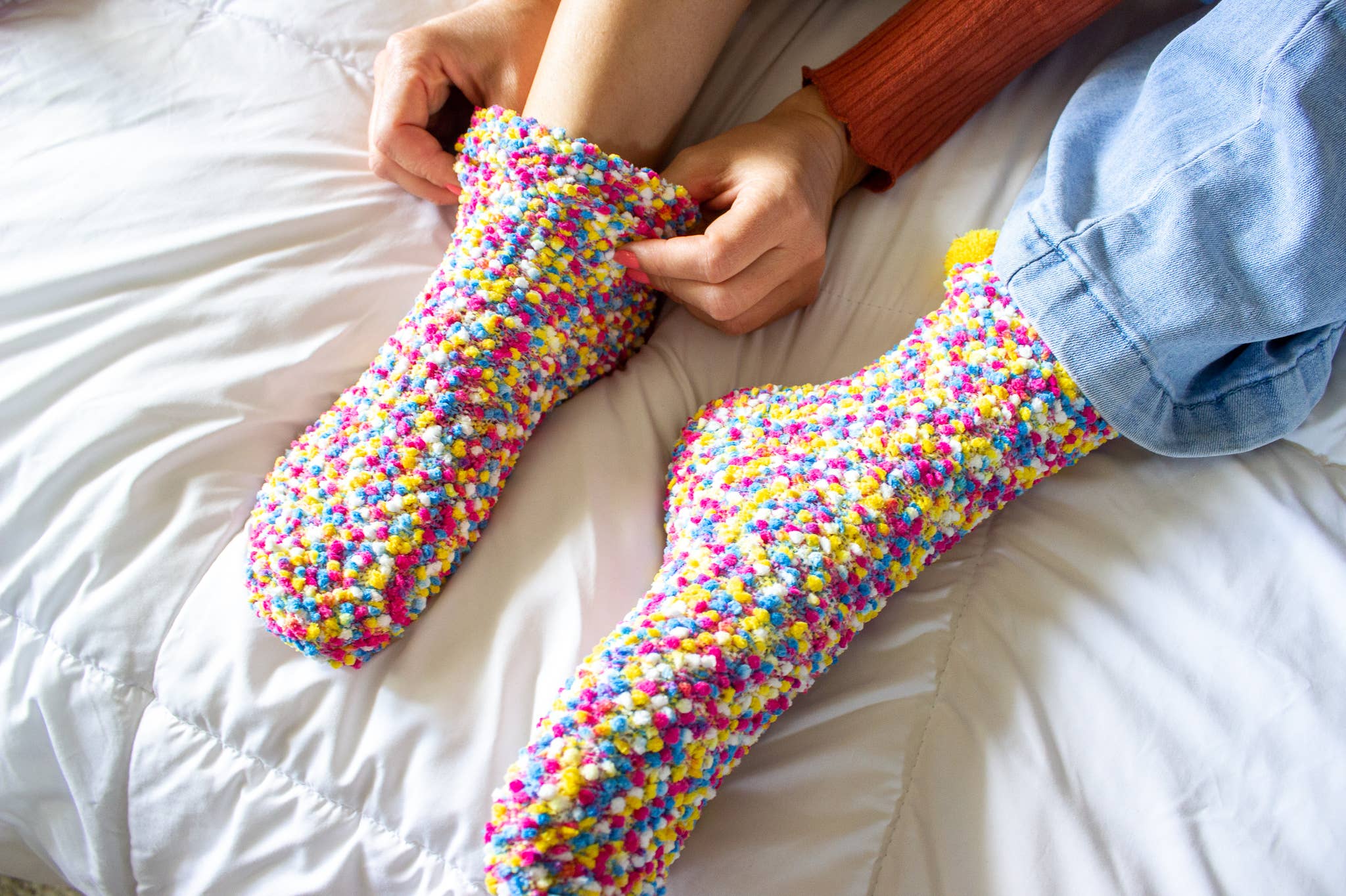 Daisy Dunes - Wholesale Socks - Women's - "Merry Christmas" Cozy Cupcake Socks | 9 Colors4