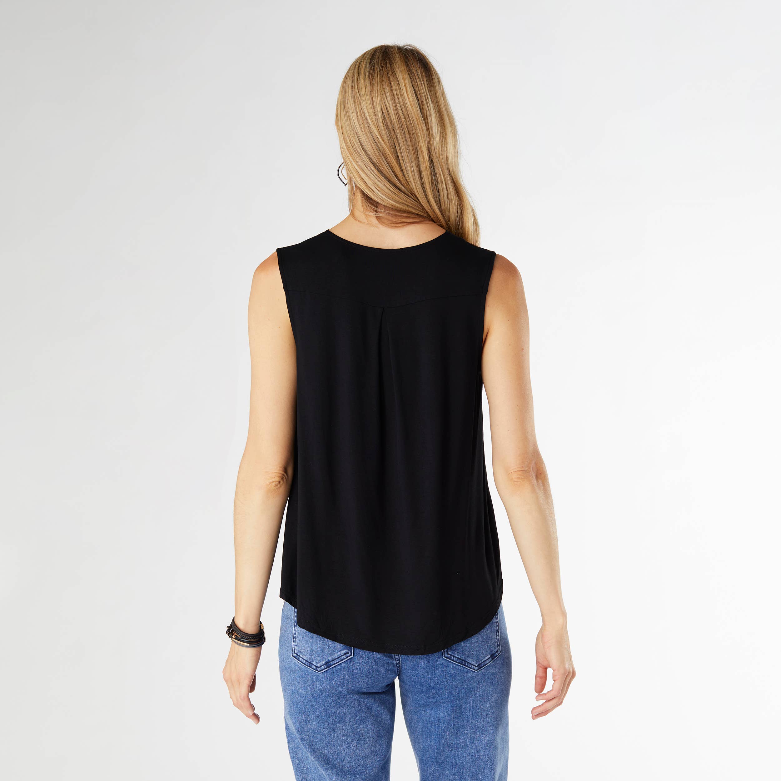 COCO + CARMEN - Wholesale Tank Top - Women's - Erin Pleat Back V-Neck Tank12