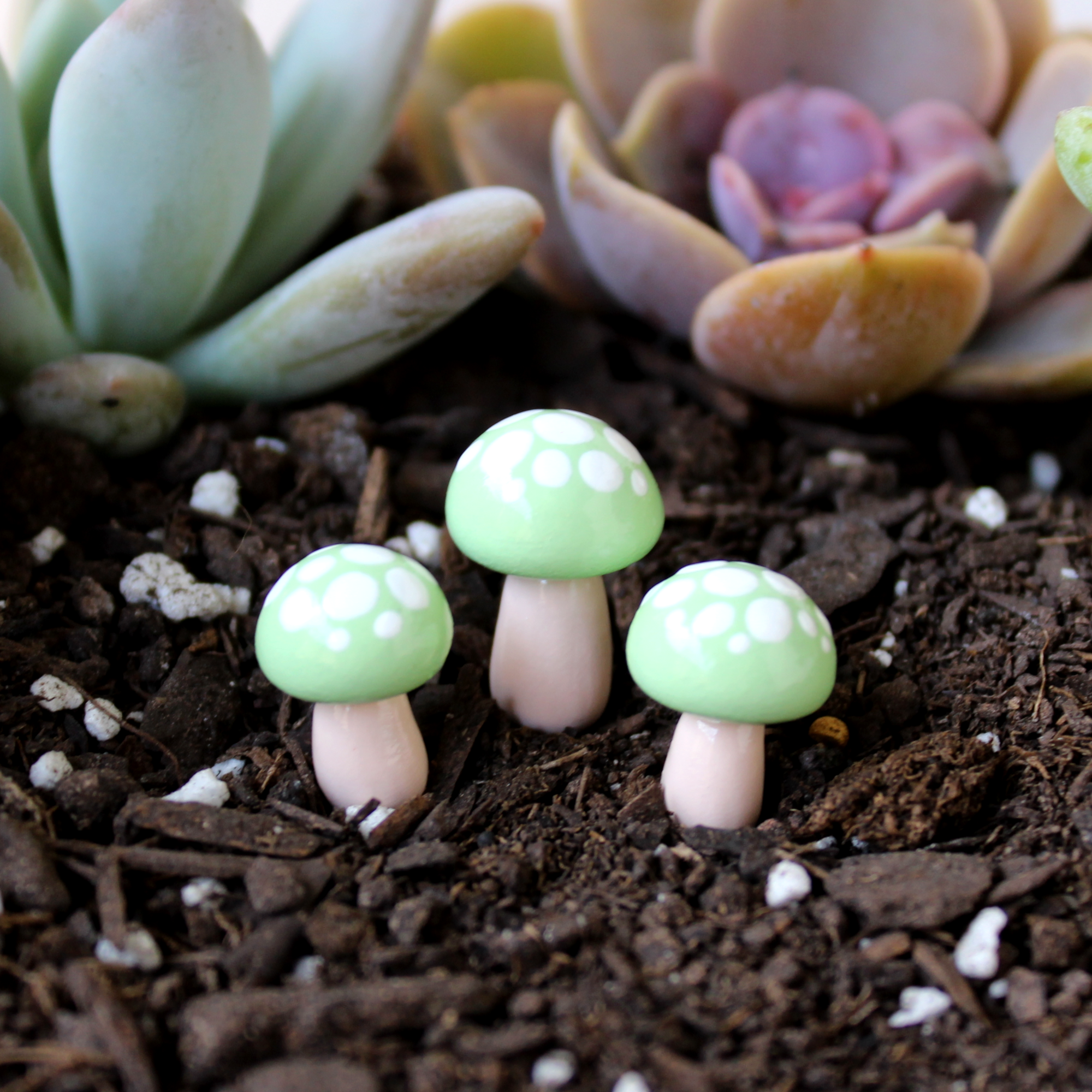 Mariposa Miniatures – wholesale Garden/lawn stake – Mini Fairy Garden Mushroom5