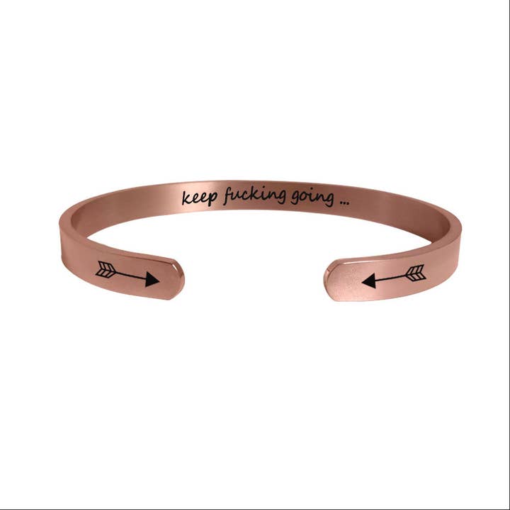 Engraved4Ever – Großhandel Manschettenarmband – Inspirierender Armreif mit Aufschrift „Keep Fucking Going“ mit Mantra-Zitat, Stahl