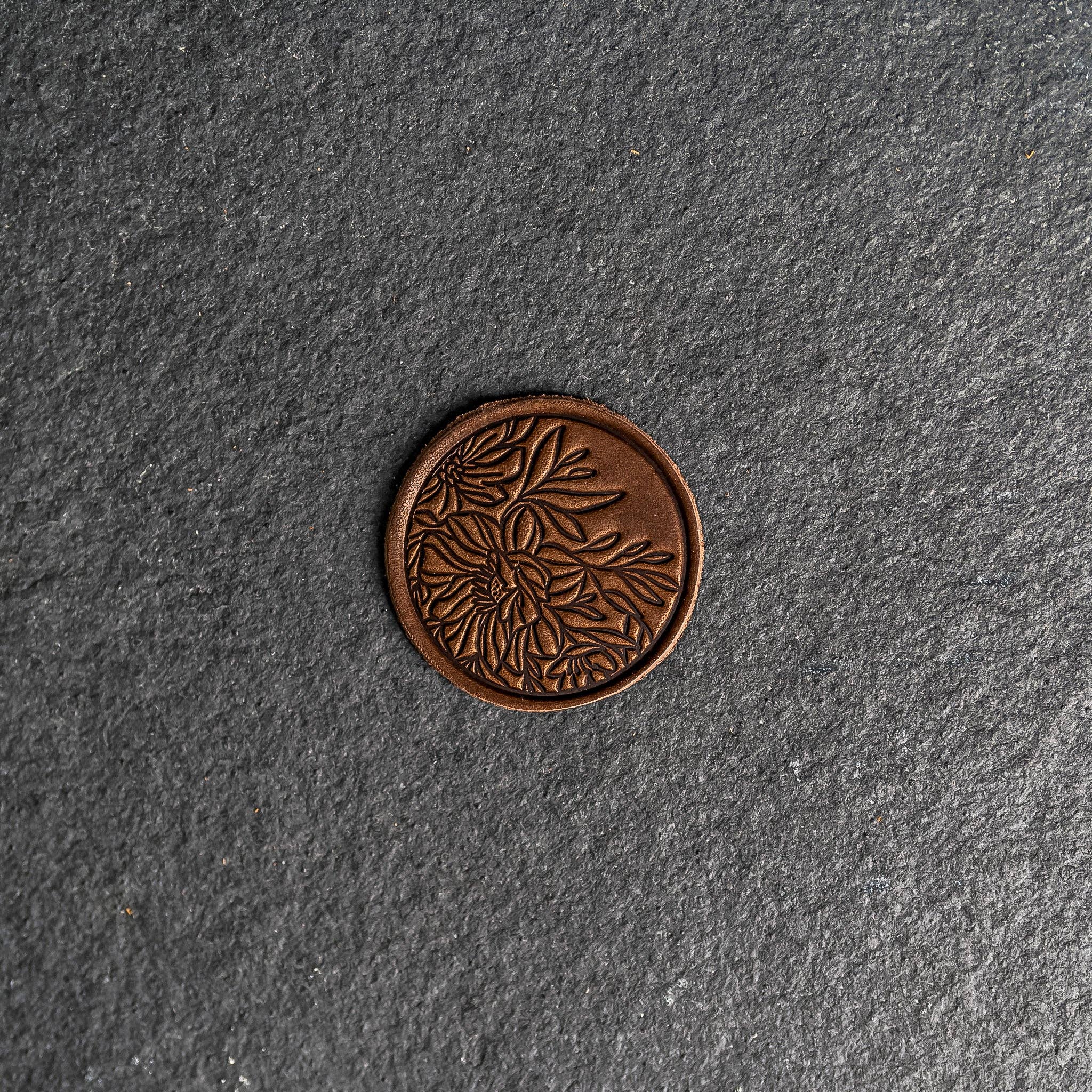 Ox & Pine - Vendita all'ingrosso Toppe - Toppe in Pelle Floreale con Chiusura a Strappo Opzionale - Cerchio2