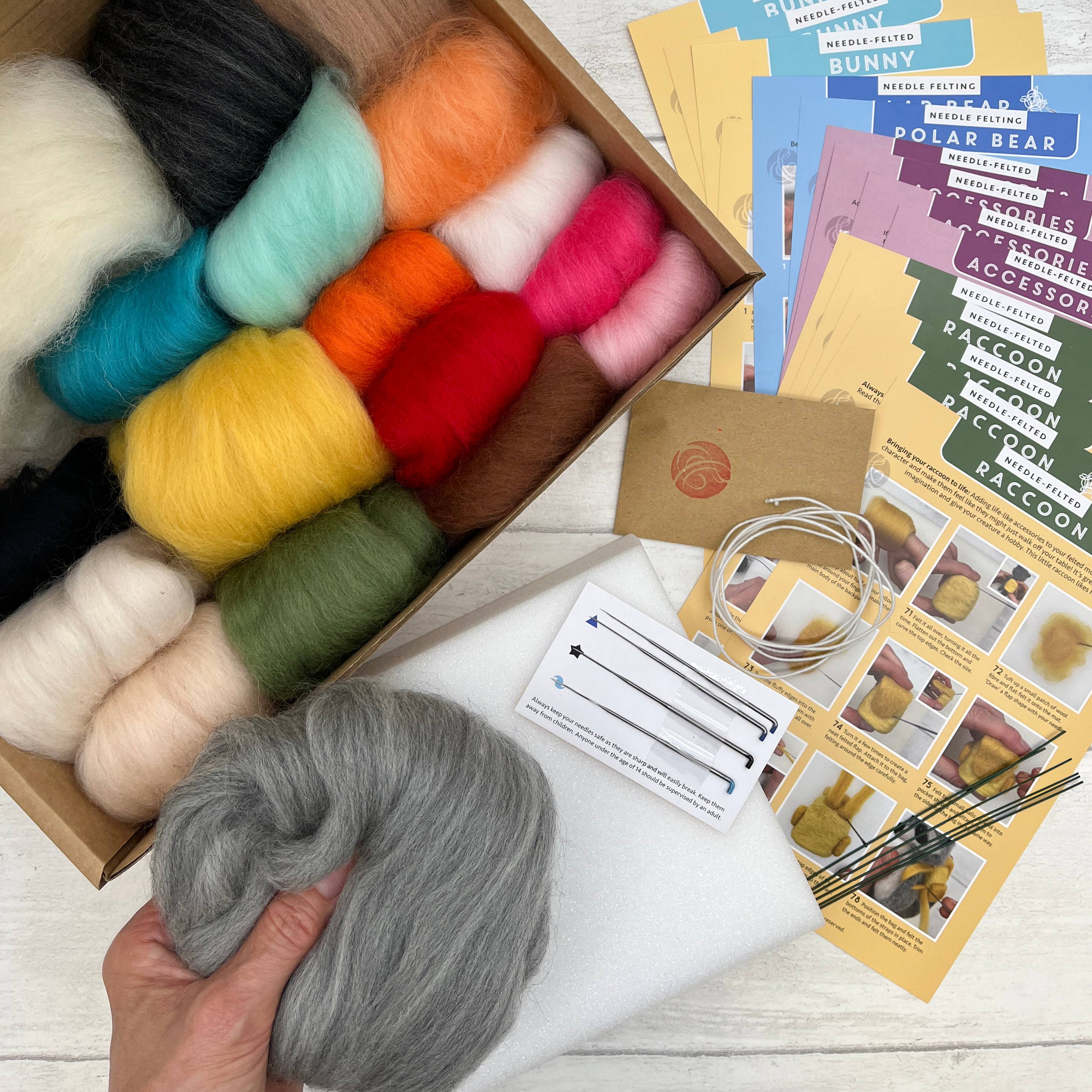 Bergin & Bath - Wholesale DIY Craft Kit - Needle Felting Bumper Kit - Winter Woollies2