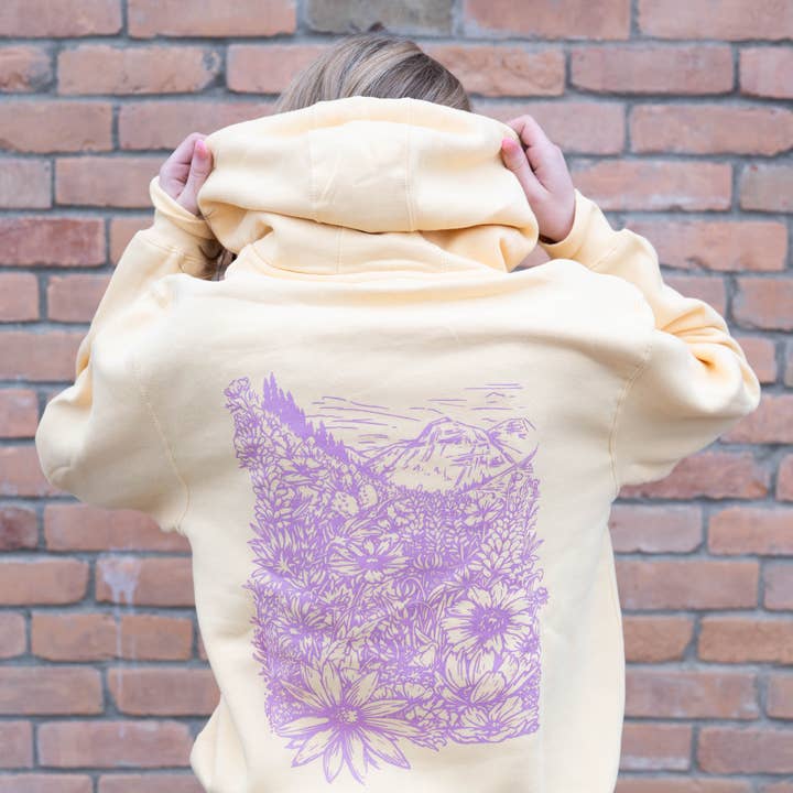 Sweat à Capuche Unisexe Prairie Fleurie - Pina Colada pour la vente par The Montana Scene