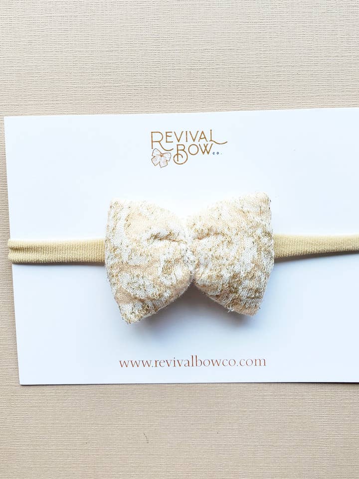 Babybue på pandebånd • Guldstrikket sløjfe for engroshandel hos Revival Bow Co.
