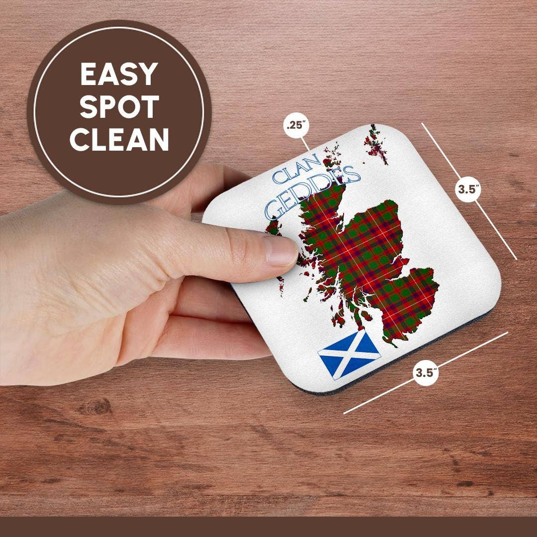 3dRose - Vendita all'ingrosso Sottobicchiere - 3dRose, Contorno della Scozia con il tartan del clan familiare Geddes., Sottobicchiere13