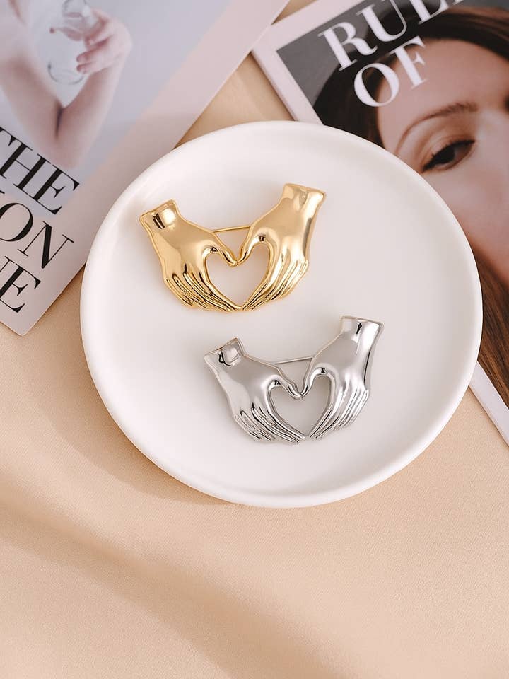 Broche de Manos Minimalista for wholesale by Wild & Free