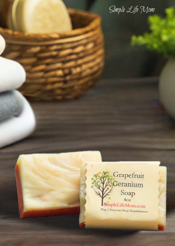 Simple Life Mom - Vente Pains de savon - SAVON PAMPLEMOUSSE GÉRANIUM - Géranium, Savon Naturel Fait Main avec des huiles essentielles, savon à froid biologique et à base de plantes5