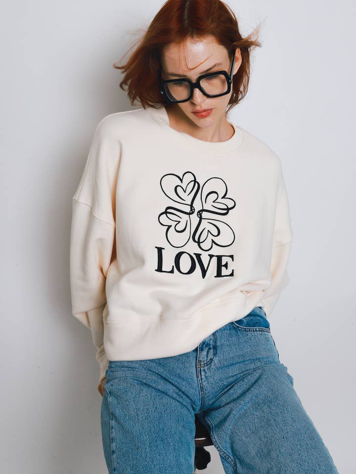 EASY MODE - Wholesale Graphic Sweatshirt - Women's - Embroidered sweatshirt - 80039