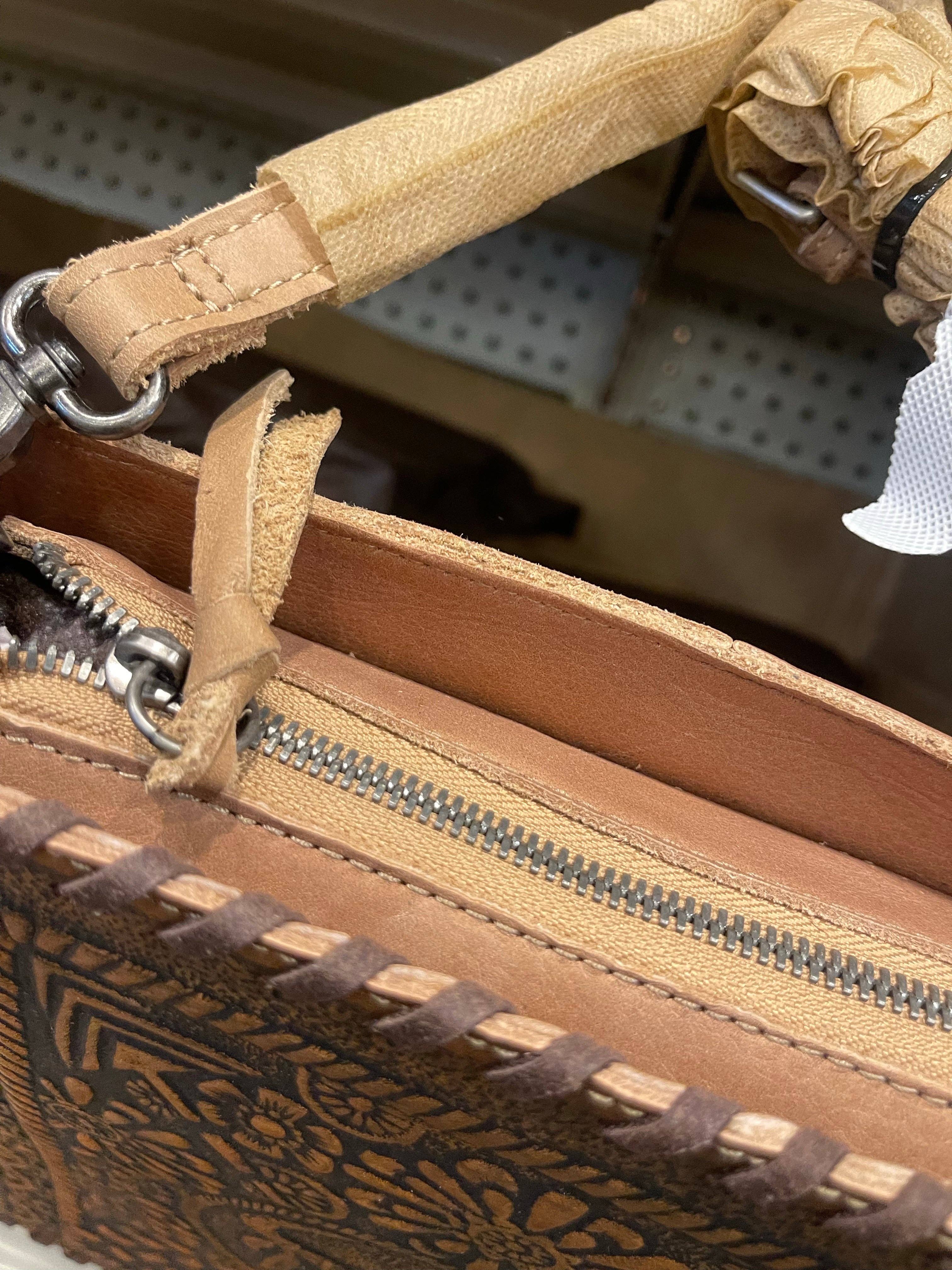 Broads Market - Wholesale Crossbody Bag - Women's - Tooled Cowskull Chain Purse5