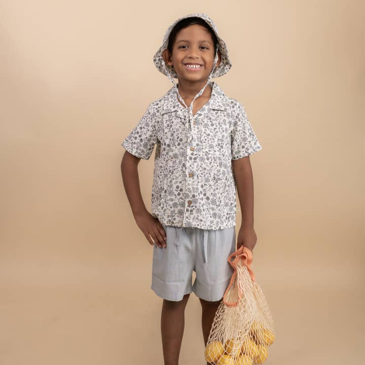 Conjunto de camisa y pantalones cortos orgánicos - Petunia azul para venta al por mayor de Makemake Organics