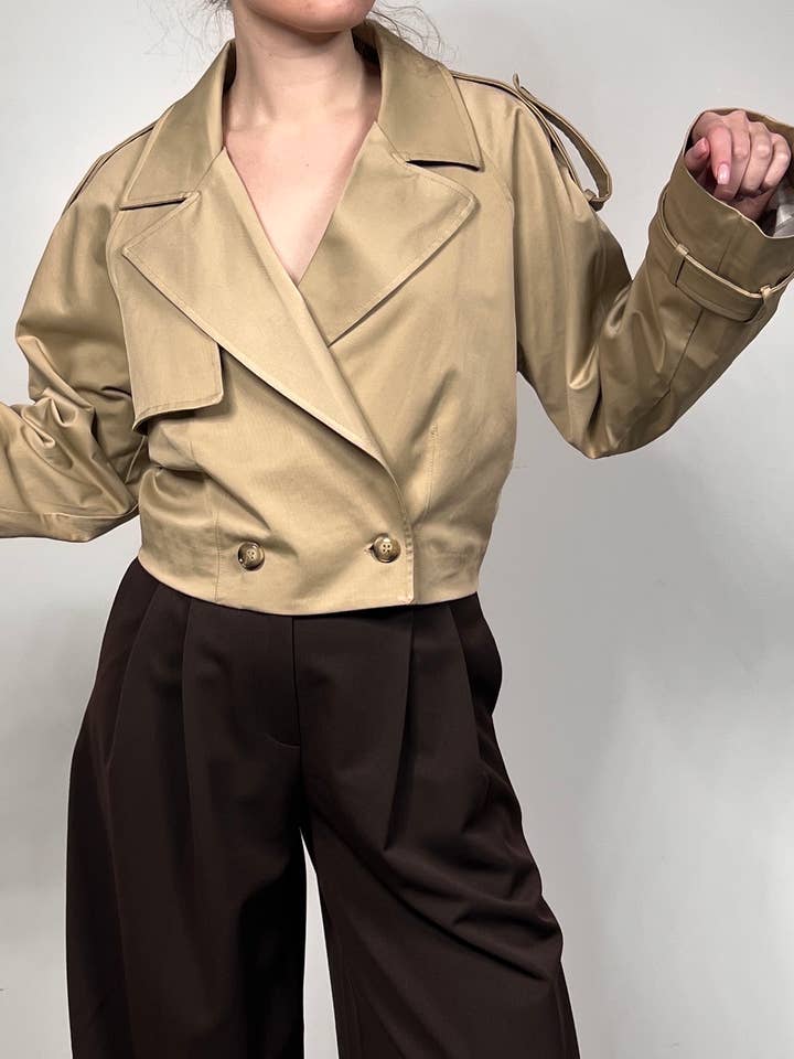 Kort trenchcoat til kvinder - PERLE for engroshandel hos MAXMILA PARIS