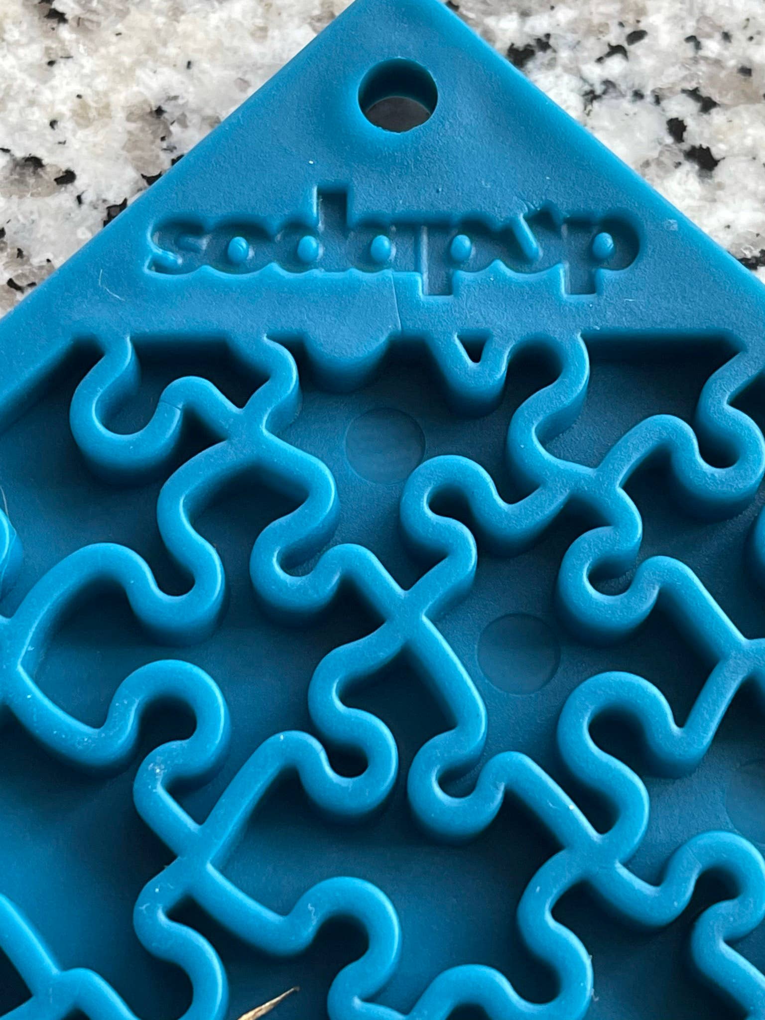 SodaPup Dog Toys – wholesale Pet food mat – Dog – Jigsaw Design Emat Enrichment Licking Mat6