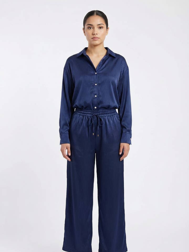 Ensemble Chemise et Pantalon à Rayures Satinées pour la vente par LINZY