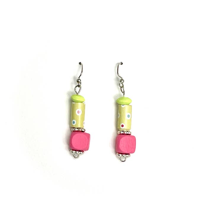 Orecchini pendenti Chatreuse fatti a mano con perline di carta a pois per la vendita all'ingrosso da parte di Dotted Sky