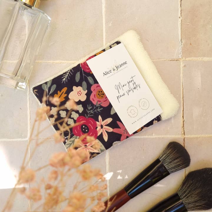 Mini glove for sensitive skin Sophie for wholesale by Alice et Jeanne