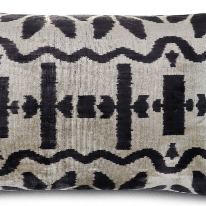 Canvello svart vit handgjord 16x24 silkesammet kudde, ekologisk grönsaksfärgad, dun/fjäderfylld för wholesale av Canvello