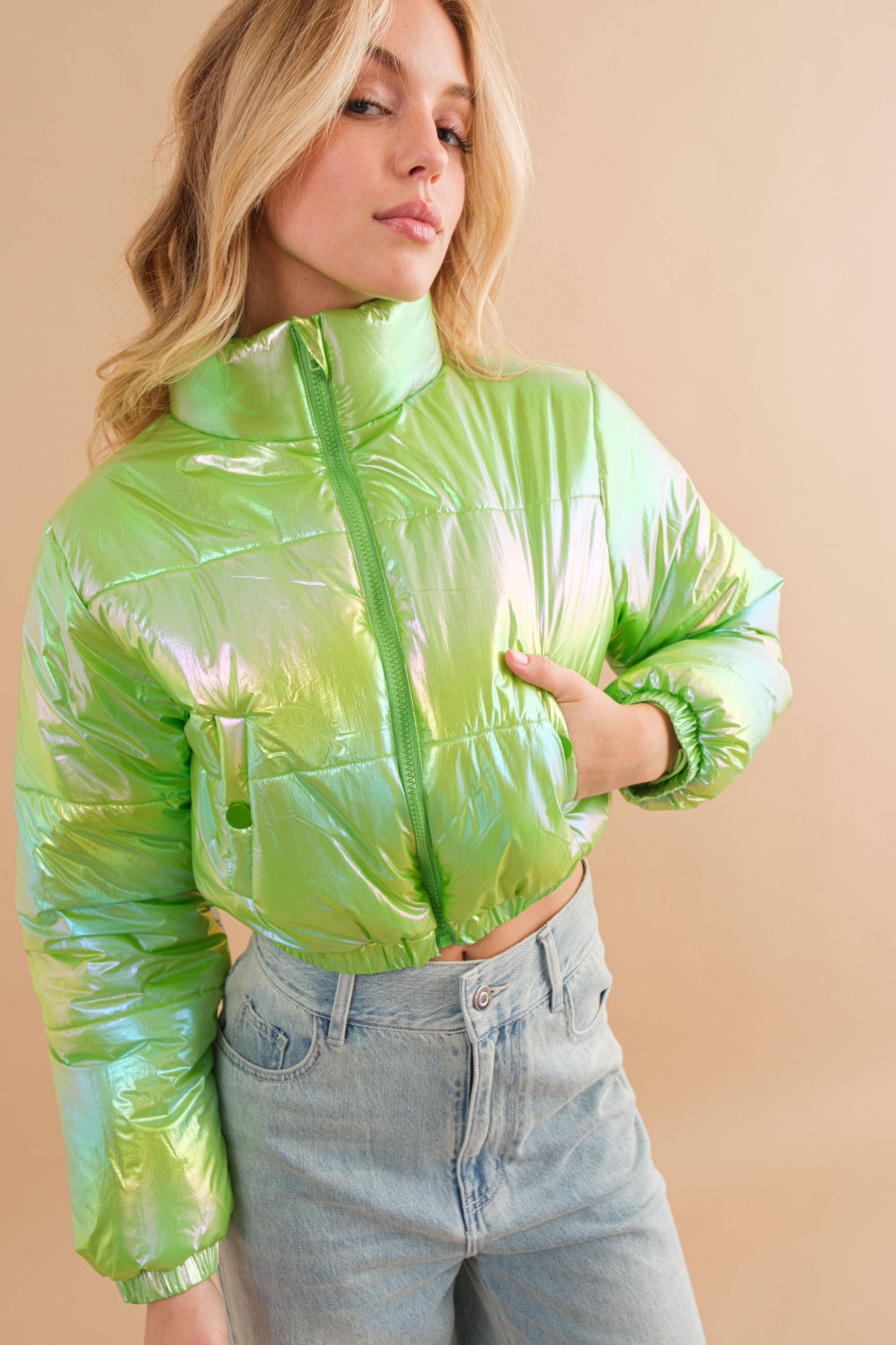 Blue B – Blusão - Mulher por atacado – 61220J - Blusão Puffer Metalizado Puffer Crop Zip Up3