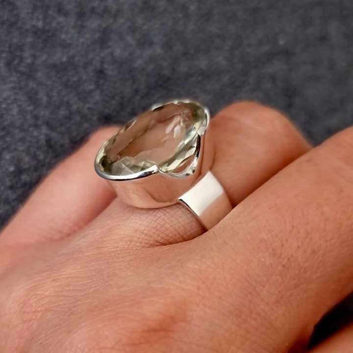 Mistry Gems – Großhandel Cocktail-/Statement-Ring – Designer Großer Ovaler Grüner Amethyst-Ring |925 Sterlingsilber, R1105