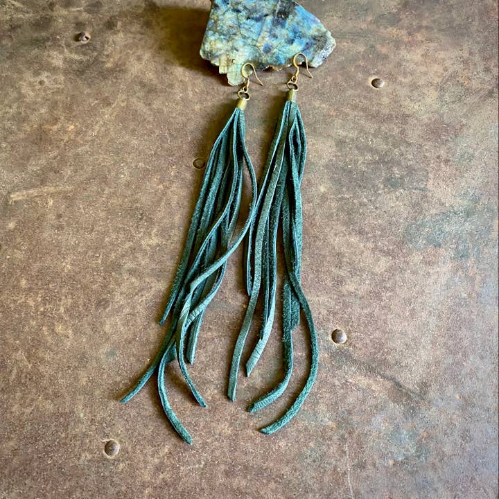 ASTALI - Venta al por mayor Pendientes de borla - Pendientes de cuero con borlas, color verde cazador, estilo western largo y bohemio6