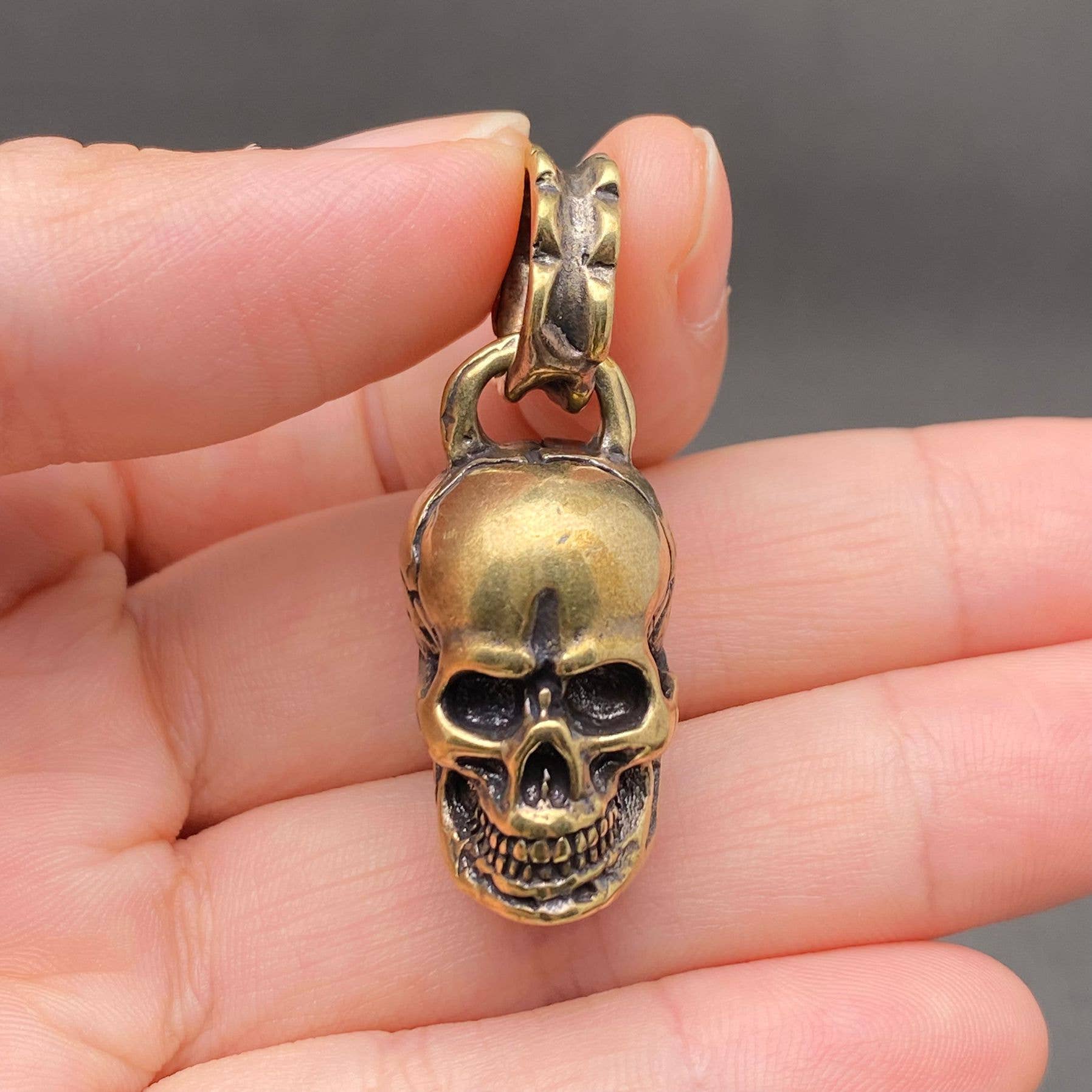 Mio Queena - Wholesale Keychain - Unisex - Brass Skull keychain Pendant1
