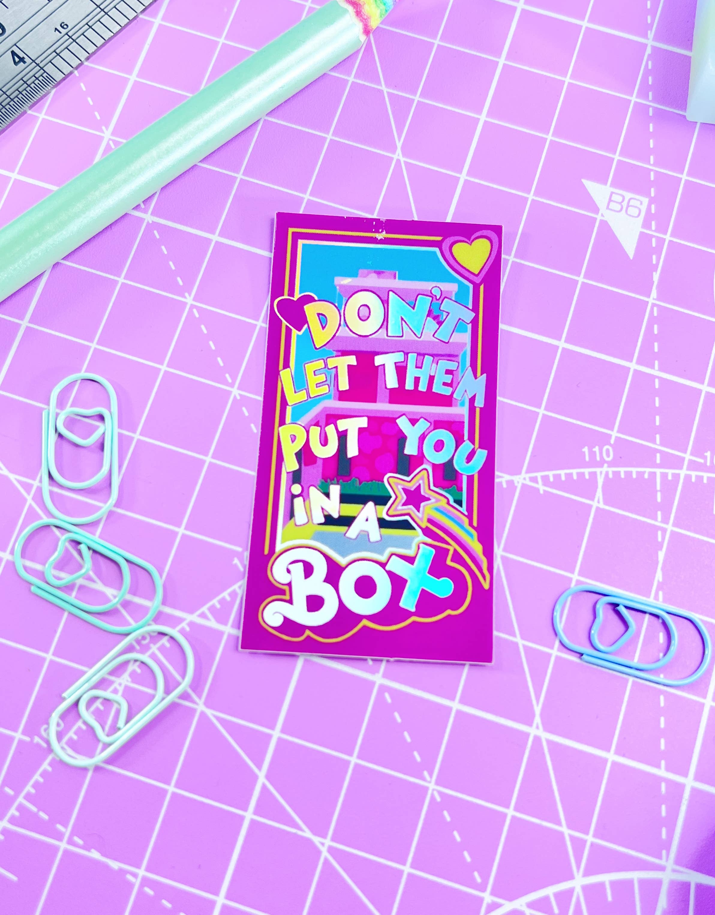 Cor – wholesale Sticker – DONT LET THEM PUT YOU IN A BOX BARBIE STICKER0