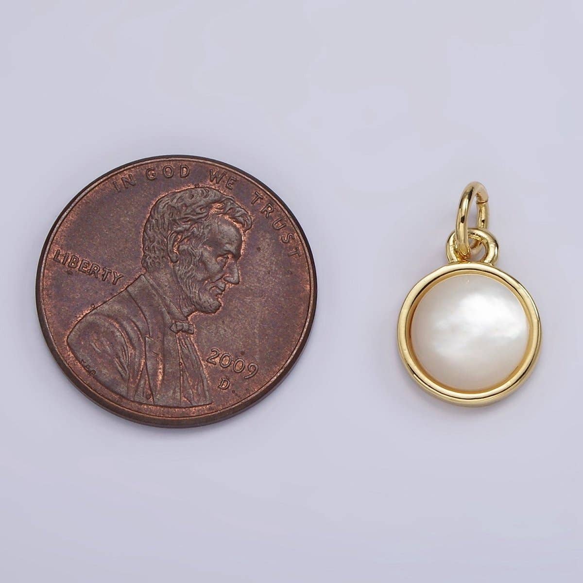 Aim Eternal - Wholesale Individual Charm/Pendant - 14K Gold Filled Shell Pearl Round Bezel Charm | AG5442