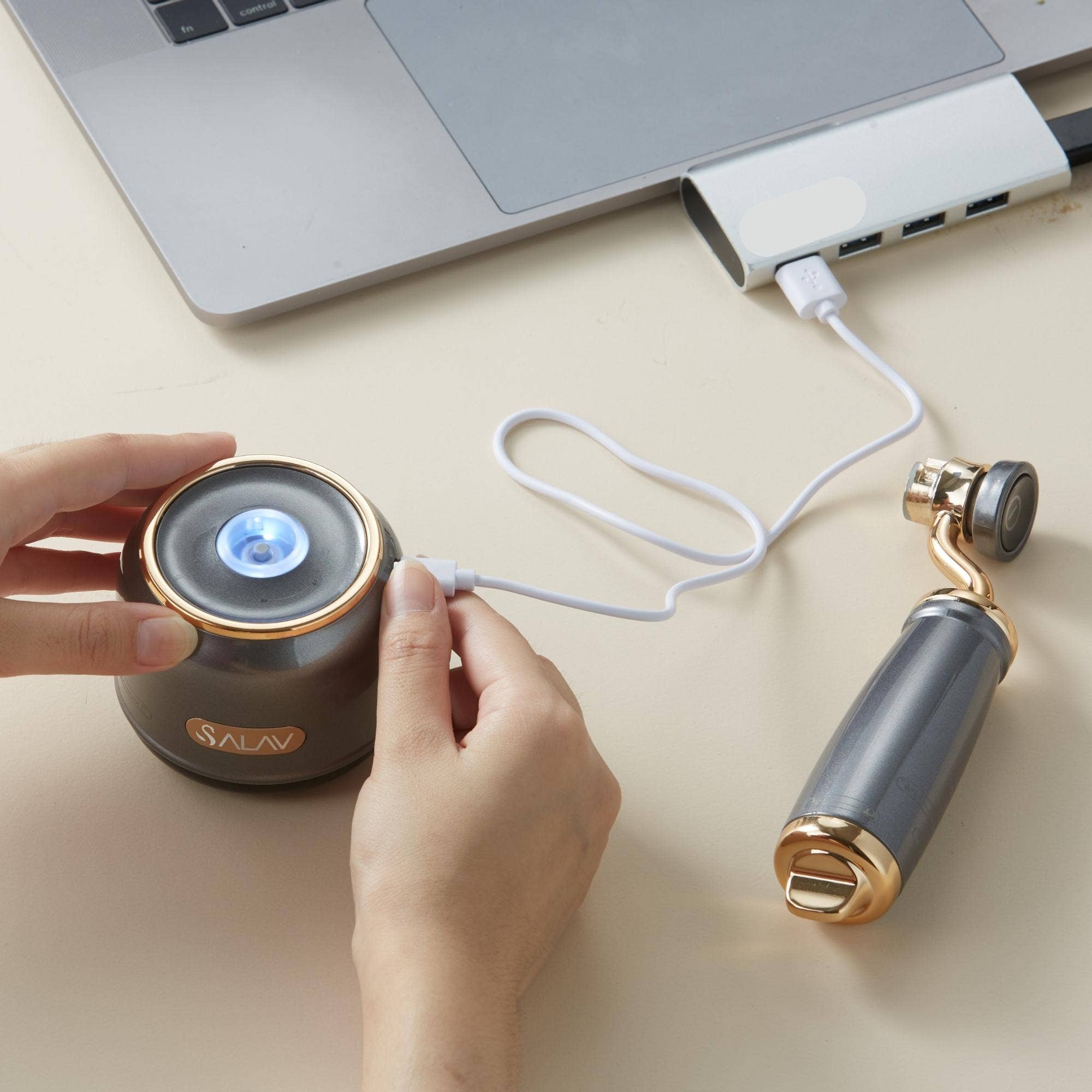 Salav-True & Tidy - Wholesale Lint Roller - Retro Edition Rechargeable Fabric Shaver and Lint Roller28