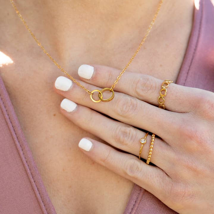 WJW - Wholesale Pendant/Charm Necklace - 18K Gold PVD Stainless Steel Interlocked Rings Necklace