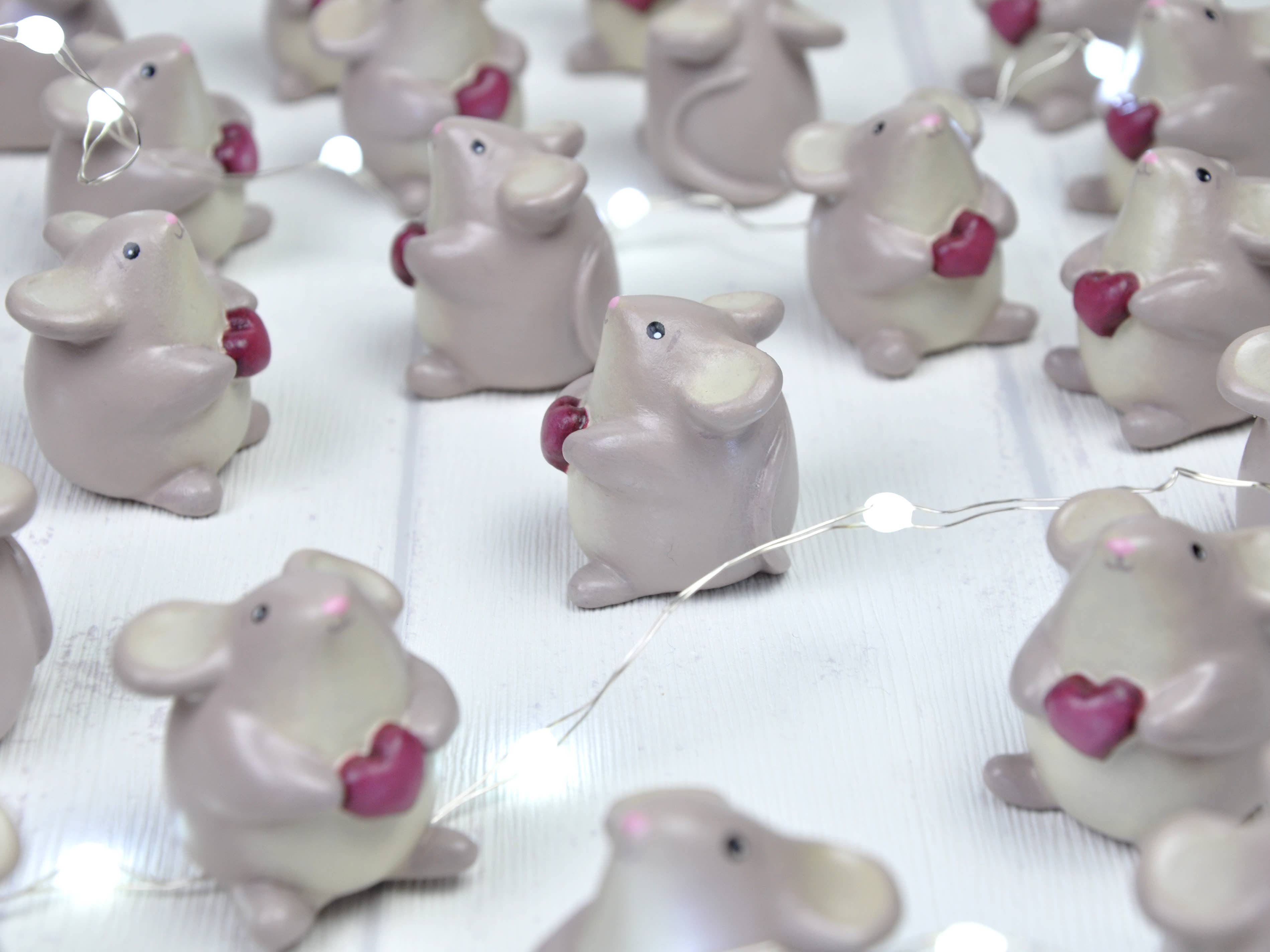 Gwenngwenn - Wholesale Decorative Figurine - Mouchette the mouse with heart - signed ceramic miniature2