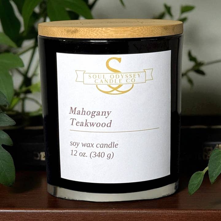 Mahogany Teakwood Ljus | 12 oz för wholesale av Soul Odyssey Candle Co