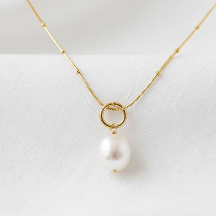 Collier Pendentif en Perle Naturelle avec Design Élégant pour la vente par paperln