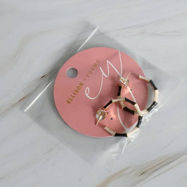 Ellison+Young - Vendita all'ingrosso Orecchini a cerchio - Orecchini a cerchio in bambù a blocchi di colore piccolo5