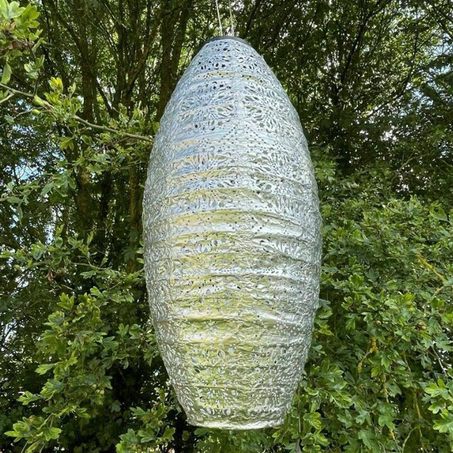 Delicious Designs Ltd - Vente Lanternes - Lanterne solaire ovale longue marocaine argentée 45 cm1