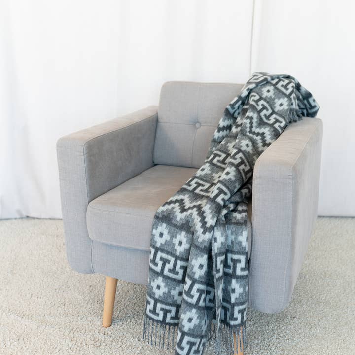 INWOOL - Wholesale Throw Blanket - Arequipa Grey Alpaca Blanket2