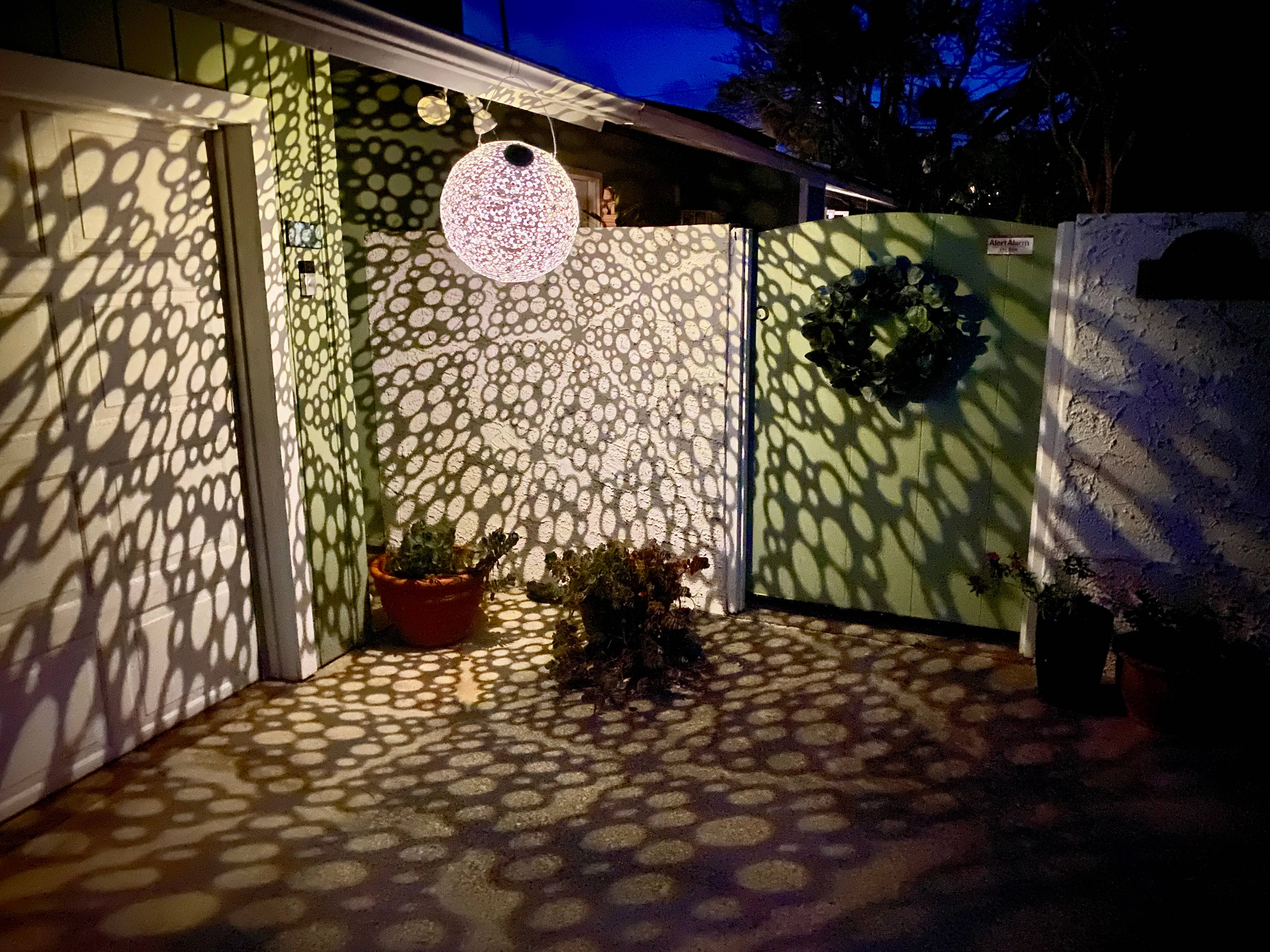 FlowerHouse - Wholesale Outdoor/Lawn Light - 18in Solar Pendant Light - Bubble White