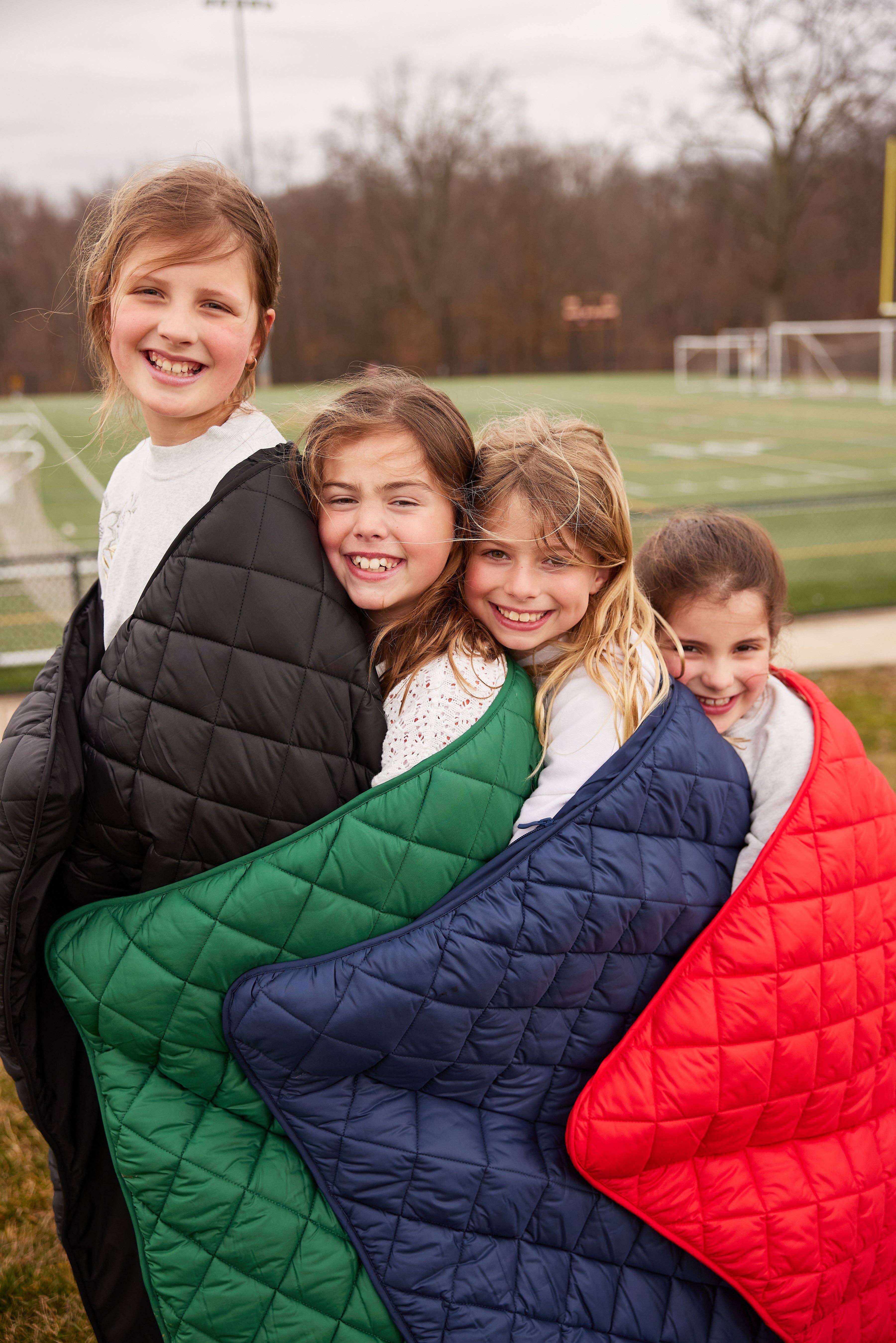 Pretty Rugged - Wholesale Throw Blanket - Waterproof Puffer Blanket with Pockets | Pretty Rugged15