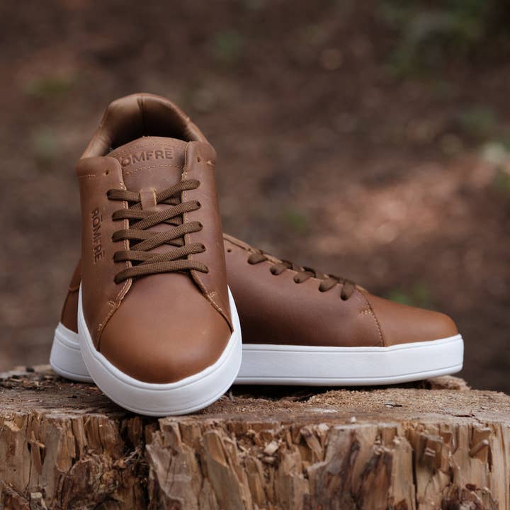 Chaussure de voyage en cuir Roam Līte pour la vente par Rōmfrē Travel Co.