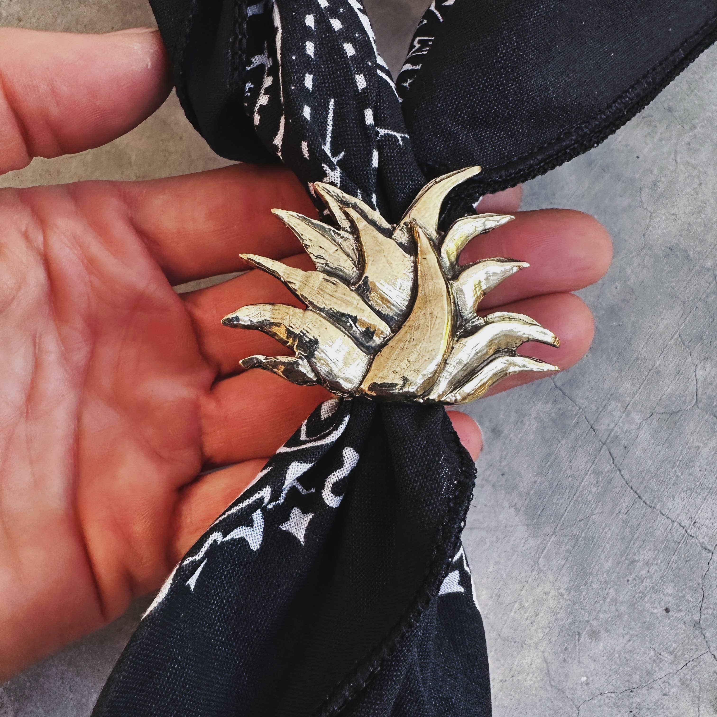 HELIOTROPE - Wholesale Scarf Clip - Women's - Bandana Slide (12 Options)2