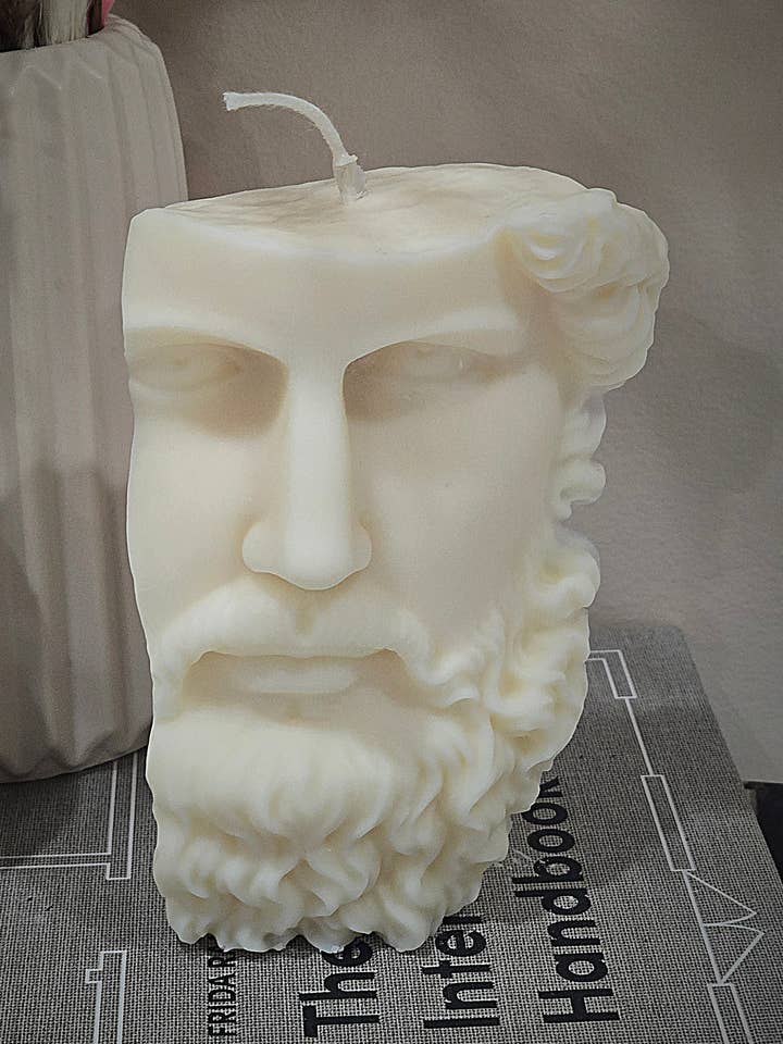 Empereur - Homme barbu pour la vente par Sweet 'n' Fab Creationz Interiors