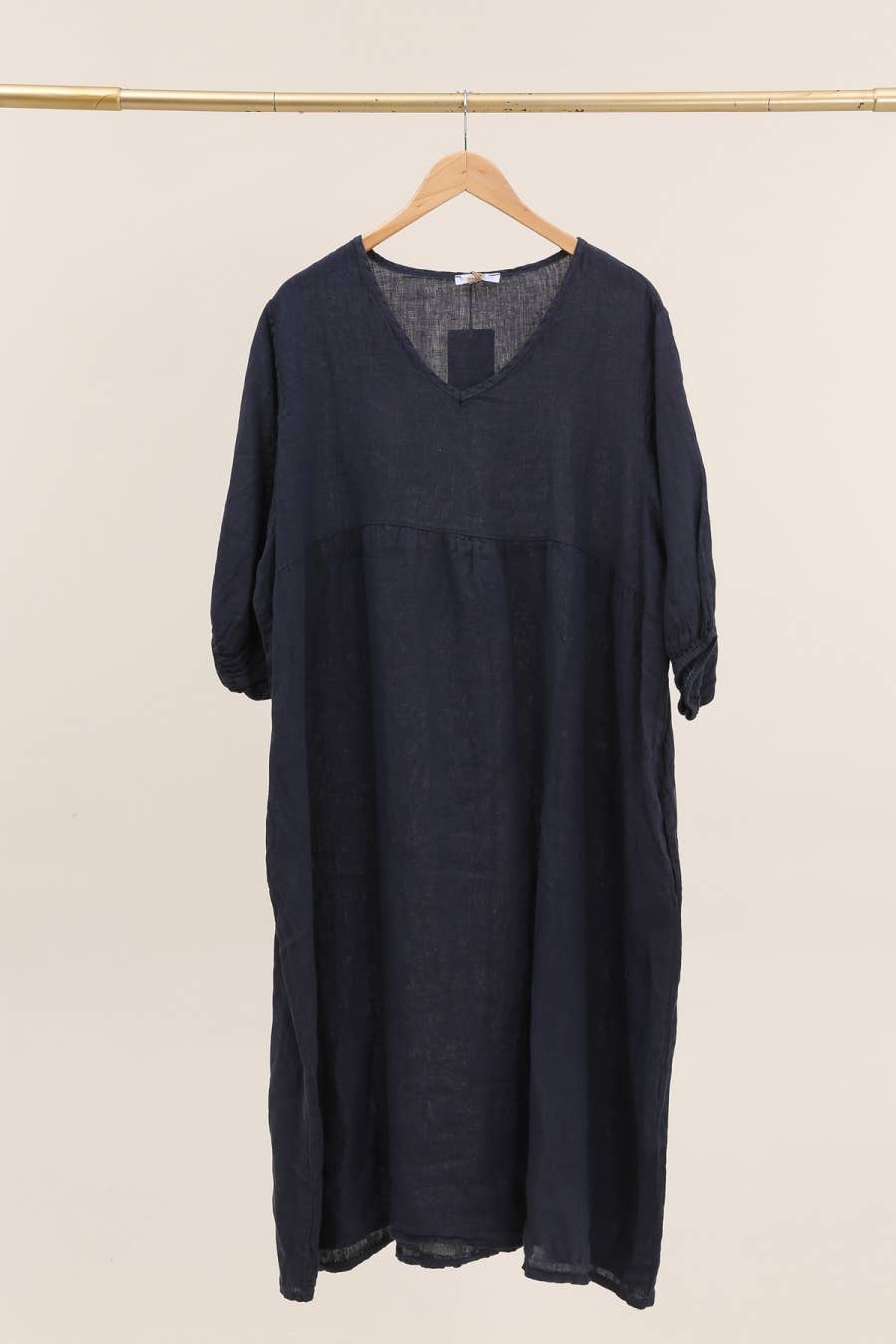 Lea & Luc - Grandes Tailles – Engroshandel Kjole - Dame – Linnedkjole i plusstørrelse med V-udskæring1