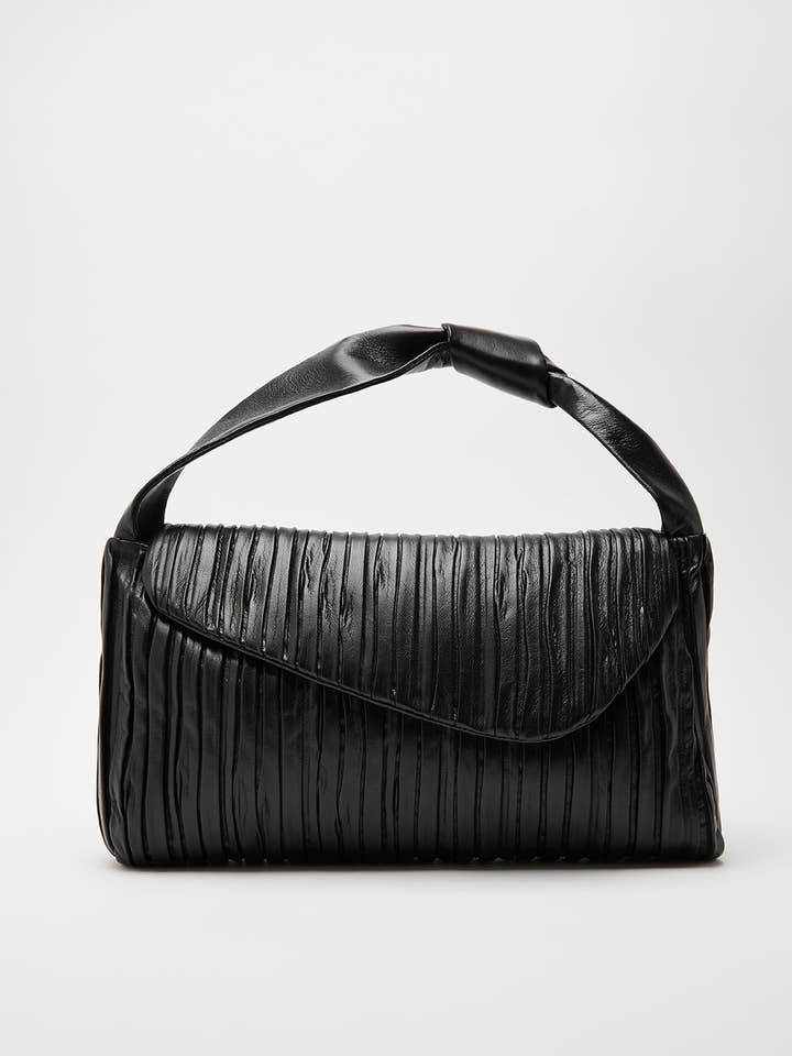 Saco Médio Softissima Em Nappa Plissado Preto por atacado de Biagini
