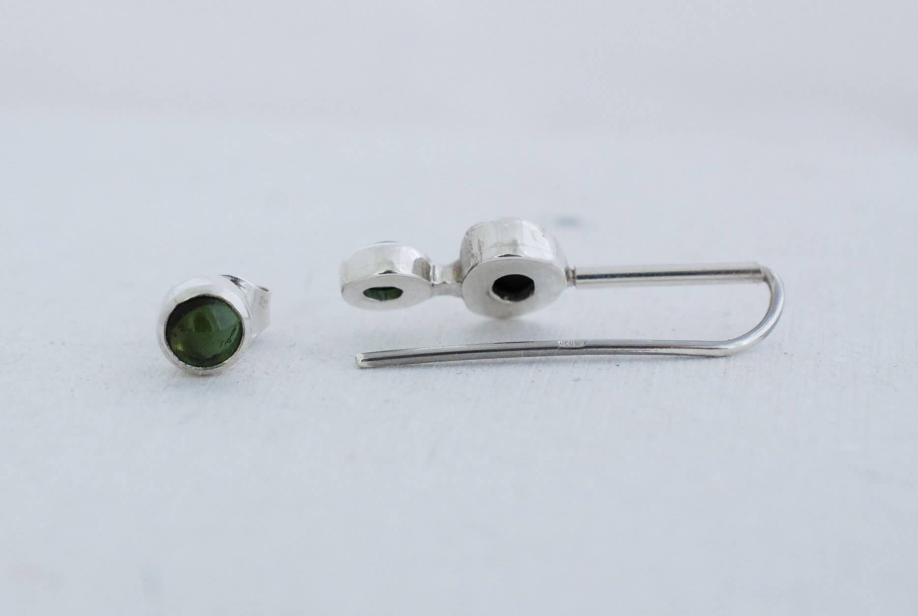 Ami jewel – wholesale Stud/post earrings – Set of two silver earrings-green tourmaline and black stone2